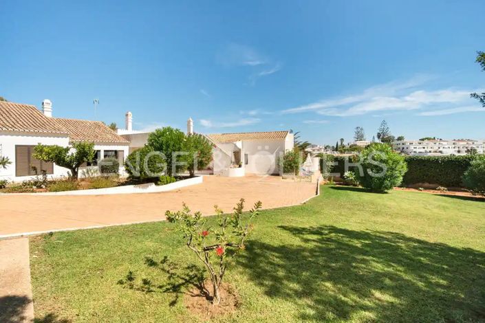 Image No.7-4 Bed House for sale