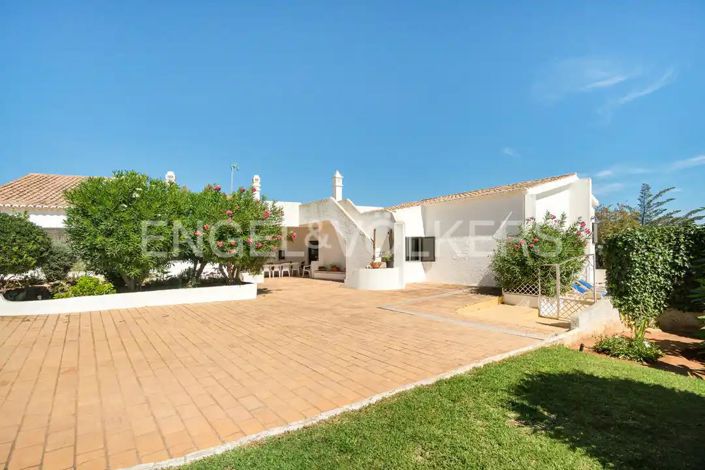 Image No.8-4 Bed House for sale