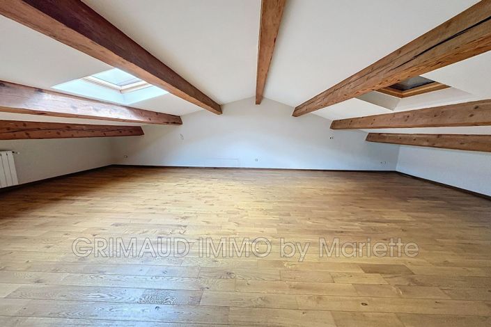 Image No.11-6 Bed House for sale