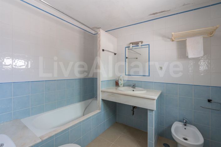 Image No.33-5 Bed House for sale