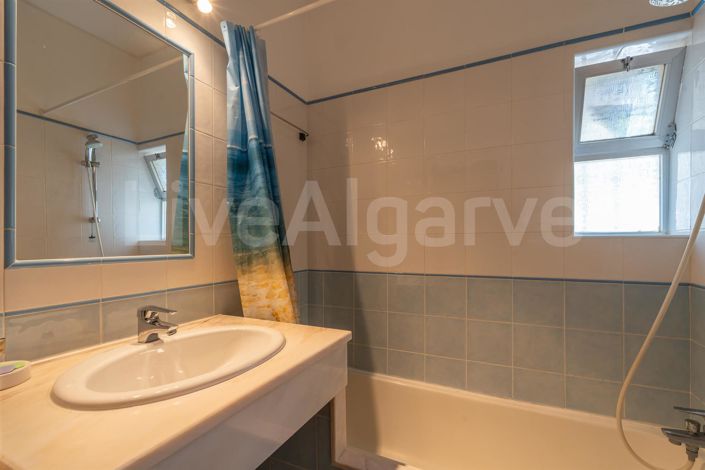 Image No.44-5 Bed House for sale