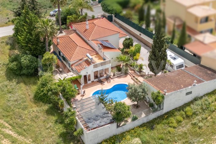 Image No.1-4 Bed House for sale