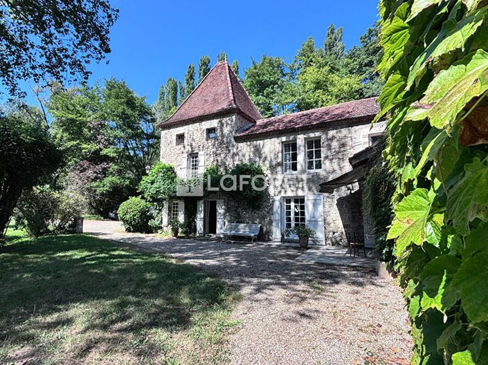 Image No.1-6 Bed Property for sale
