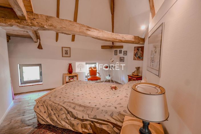 Image No.10-6 Bed Property for sale