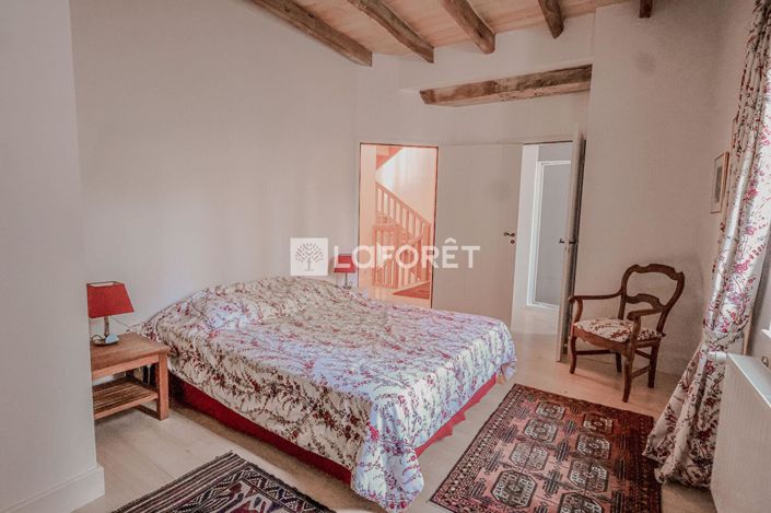 Image No.12-6 Bed Property for sale