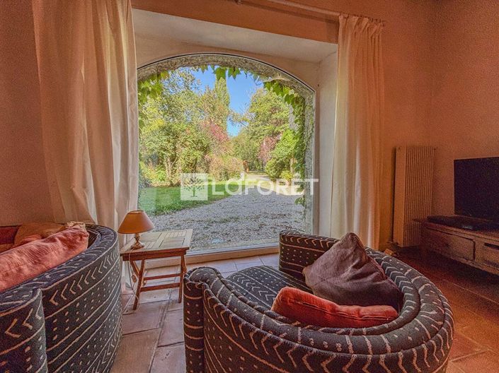 Image No.13-6 Bed Property for sale