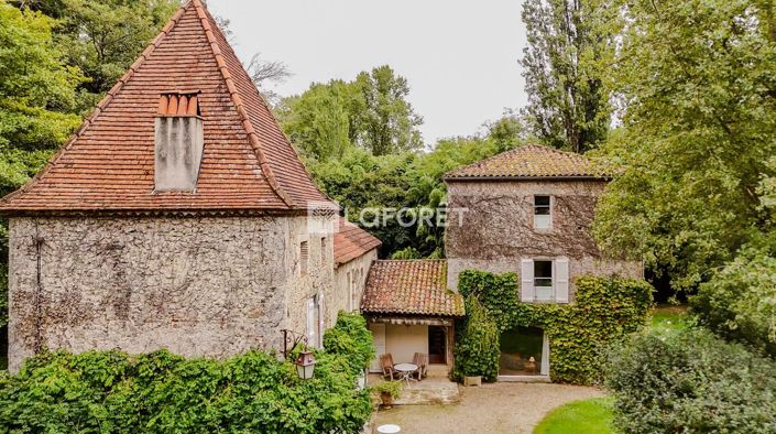 Image No.2-6 Bed Property for sale