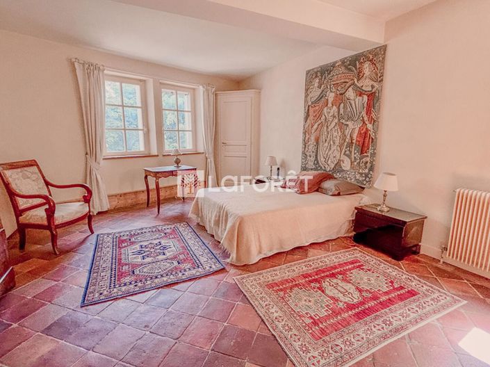 Image No.5-6 Bed Property for sale