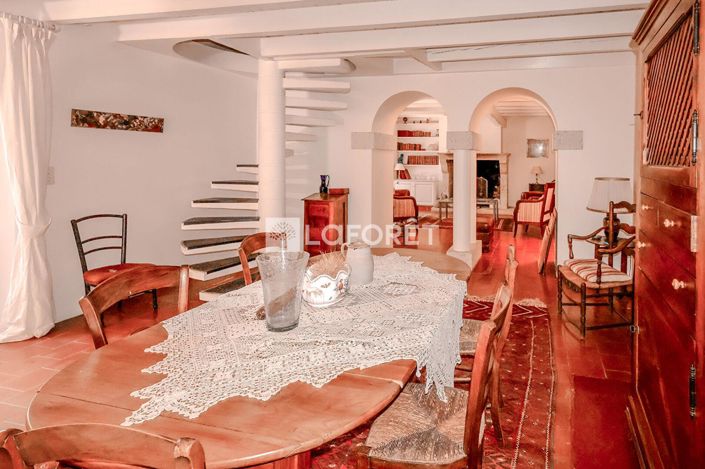 Image No.6-6 Bed Property for sale