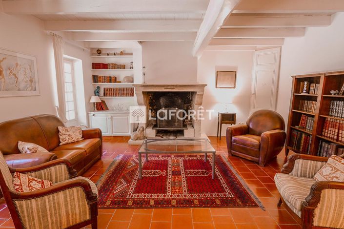 Image No.8-6 Bed Property for sale