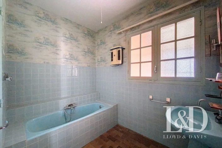 Image No.18-5 Bed House for sale