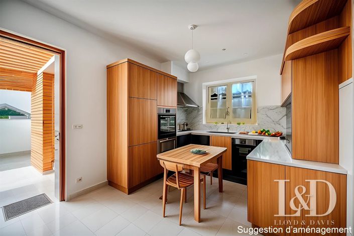 Image No.3-5 Bed House for sale