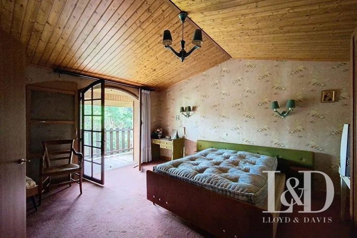 Image No.6-5 Bed House for sale