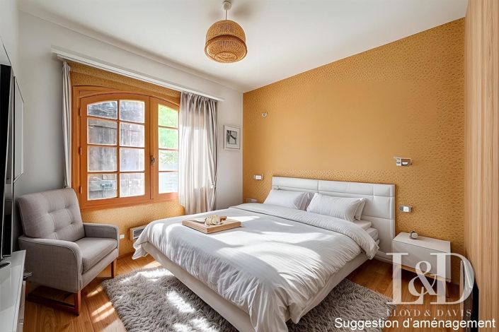 Image No.7-5 Bed House for sale