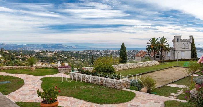 Image No.8-6 Bed House for sale