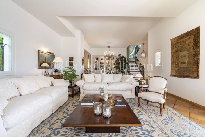 Image No.18-6 Bed House for sale