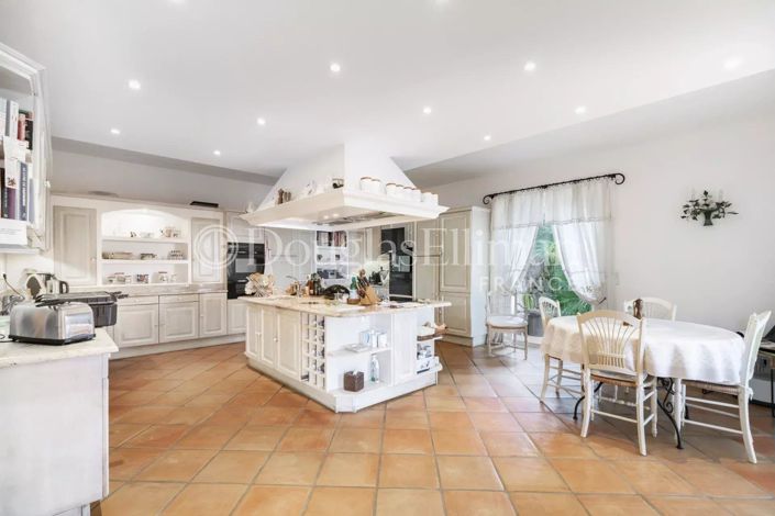 Image No.23-6 Bed House for sale