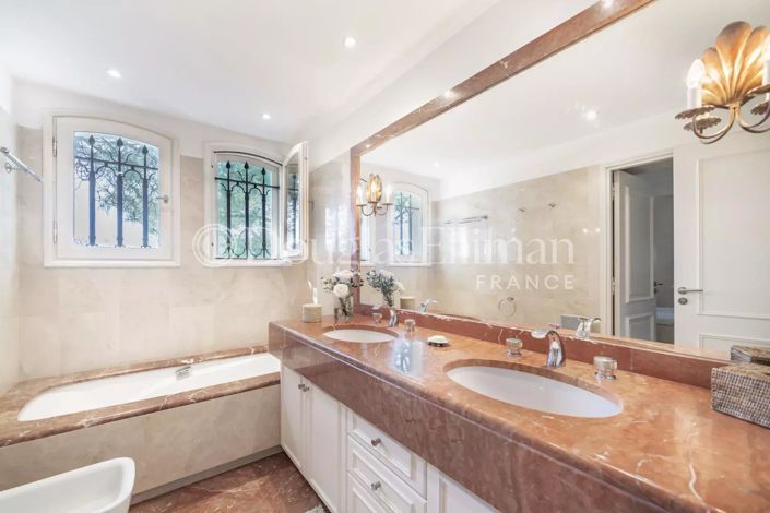 Image No.26-6 Bed House for sale