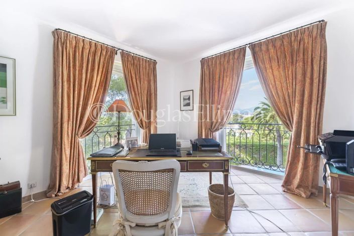 Image No.27-6 Bed House for sale