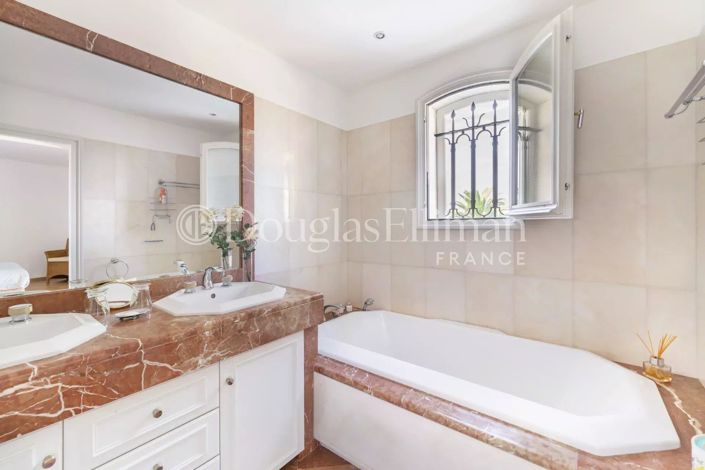 Image No.29-6 Bed House for sale