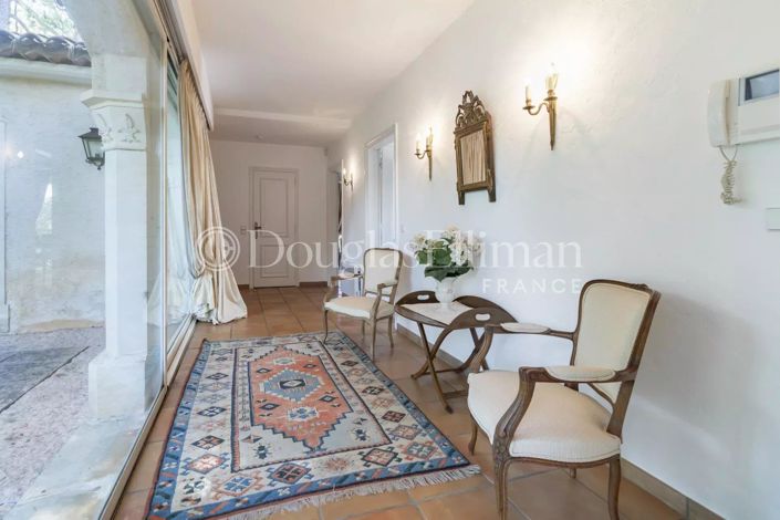 Image No.30-6 Bed House for sale