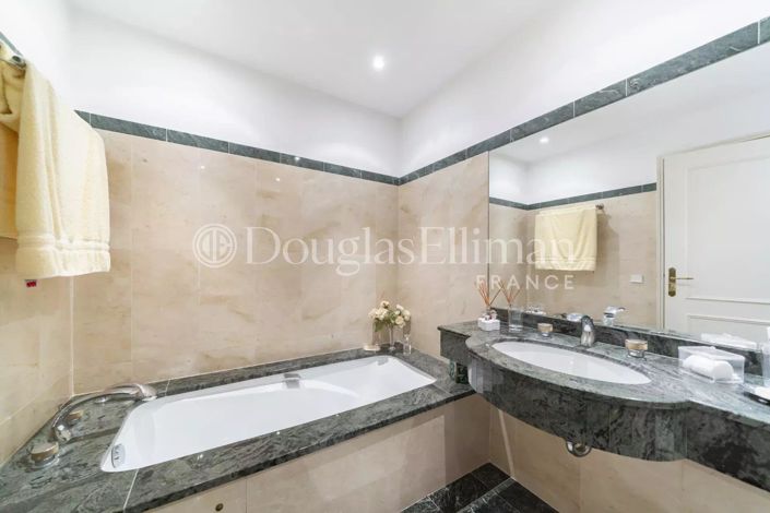 Image No.33-6 Bed House for sale