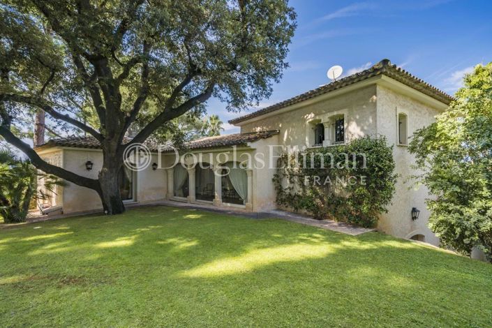 Image No.8-6 Bed House for sale