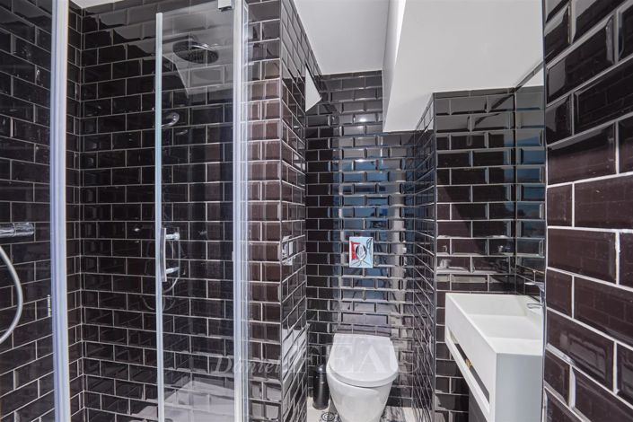 Image No.21-4 Bed House for sale