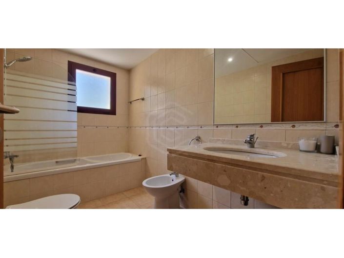 Image No.18-2 Bed House for sale