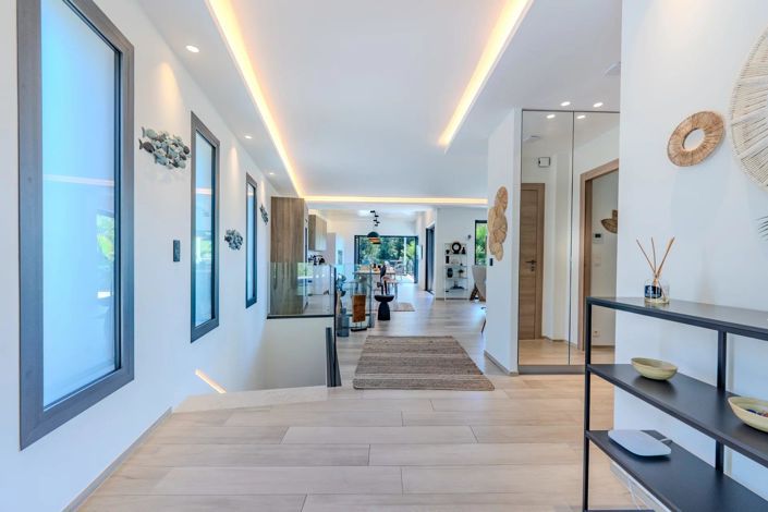 Image No.17-4 Bed House for sale