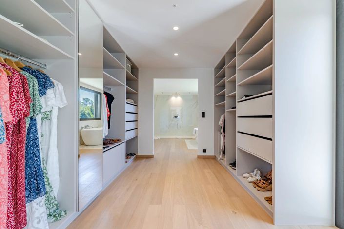 Image No.24-4 Bed House for sale