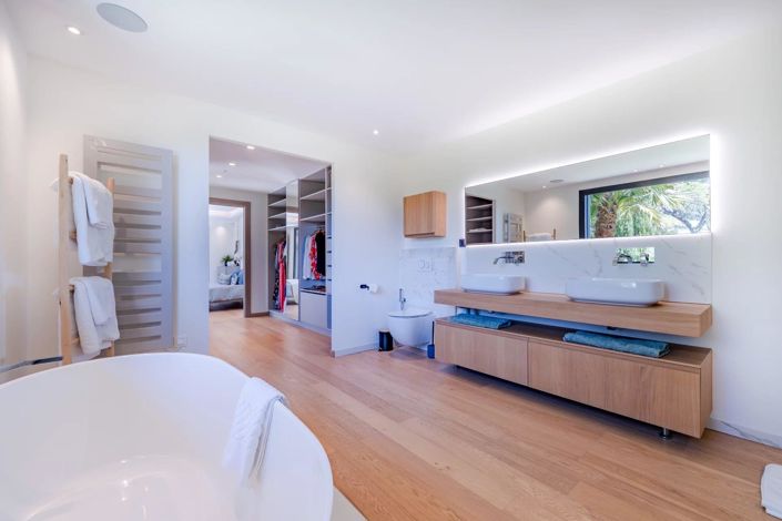 Image No.25-4 Bed House for sale