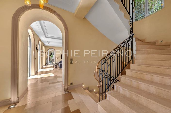 Image No.8-5 Bed House for sale