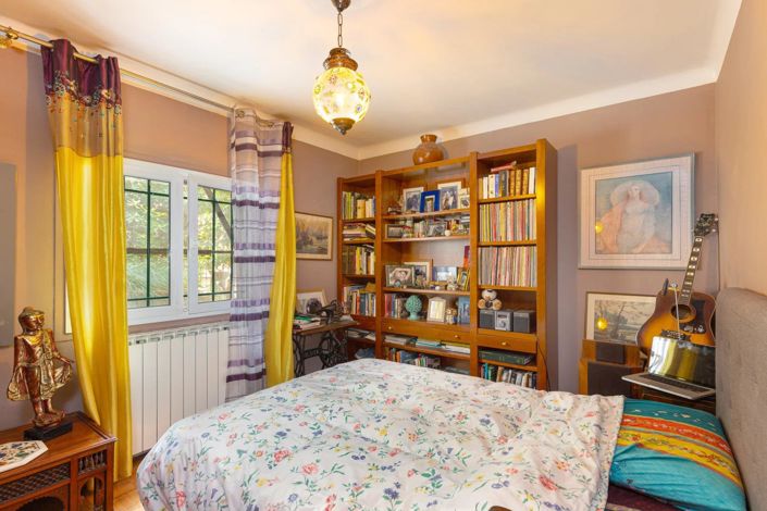 Image No.27-5 Bed House for sale