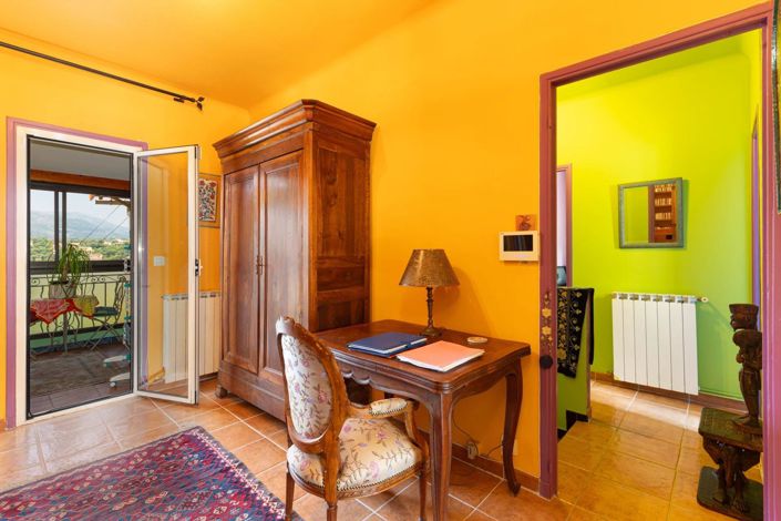 Image No.28-5 Bed House for sale