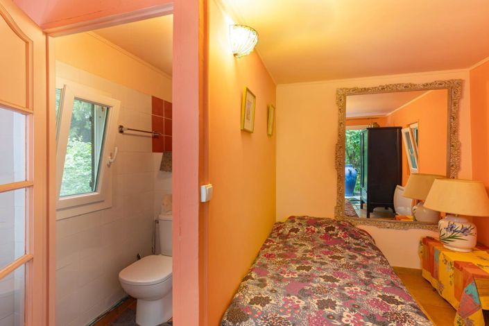 Image No.30-5 Bed House for sale