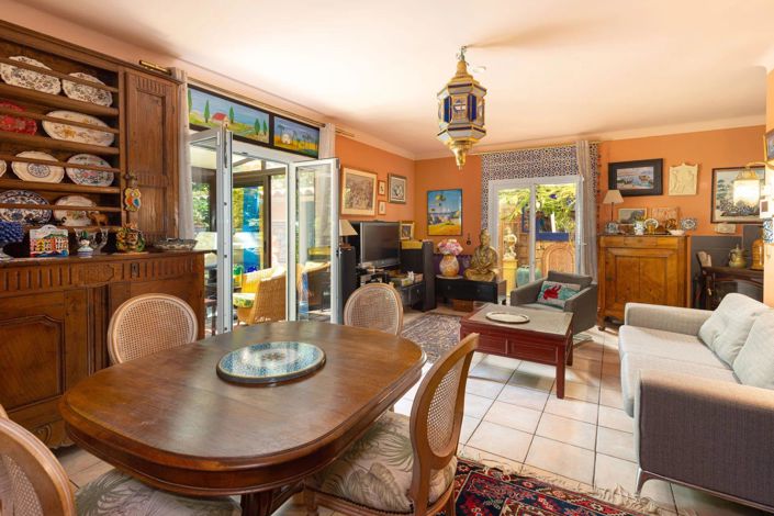 Image No.6-5 Bed House for sale