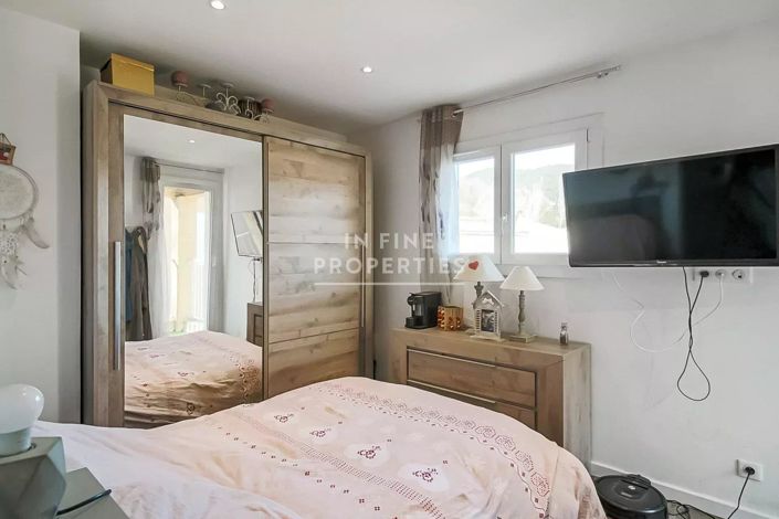 Image No.12-3 Bed House for sale