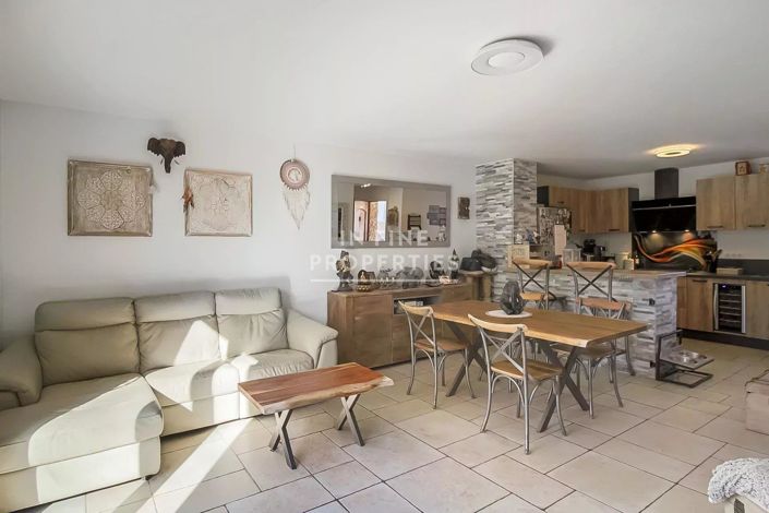 Image No.6-3 Bed House for sale