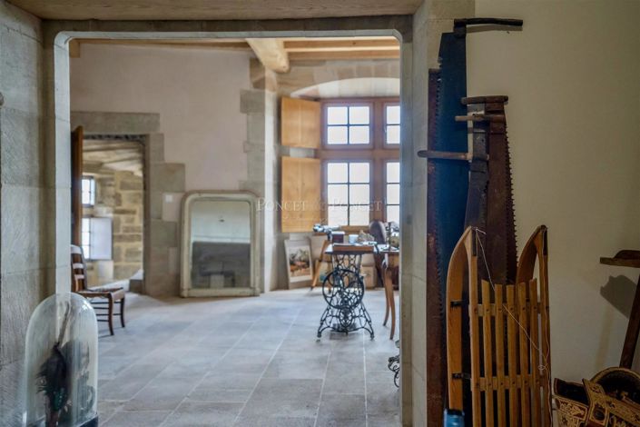 Image No.10-7 Bed House for sale