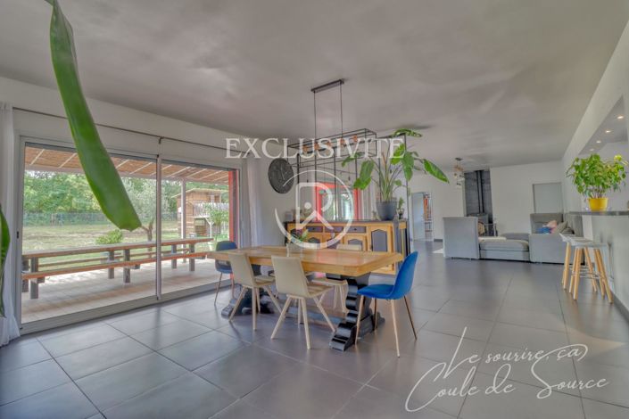 Image No.1-6 Bed House for sale