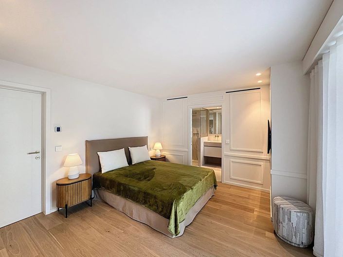 Image No.18-5 Bed House for sale