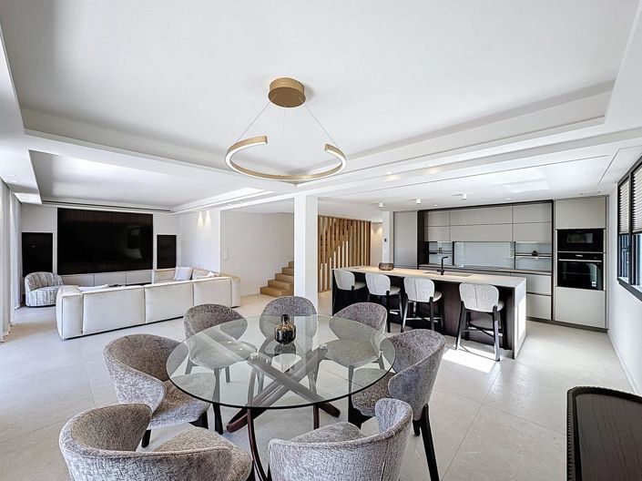 Image No.6-5 Bed House for sale