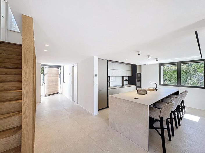 Image No.9-5 Bed House for sale