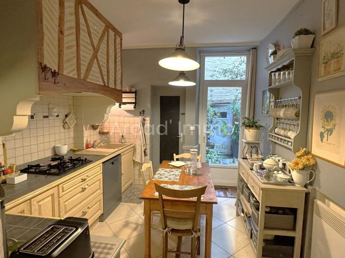 Image No.2-4 Bed House for sale