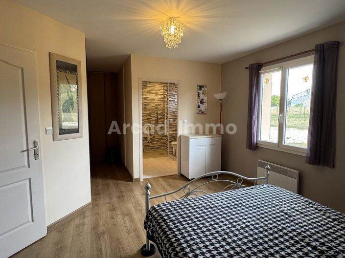 Image No.6-3 Bed House for sale