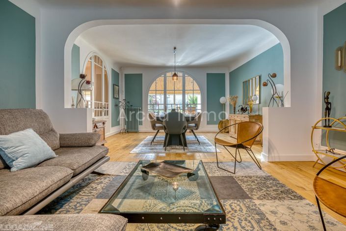 Image No.5-6 Bed House for sale