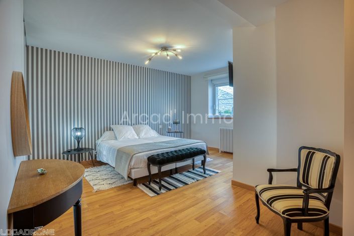 Image No.8-6 Bed House for sale