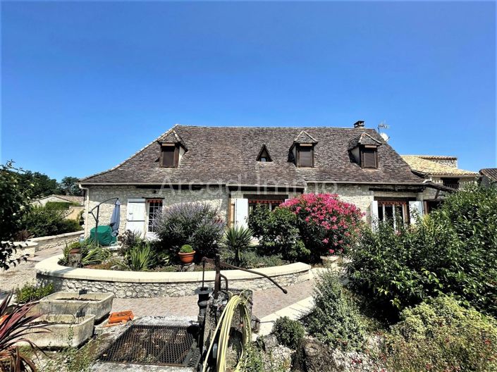 Image No.1-4 Bed House for sale