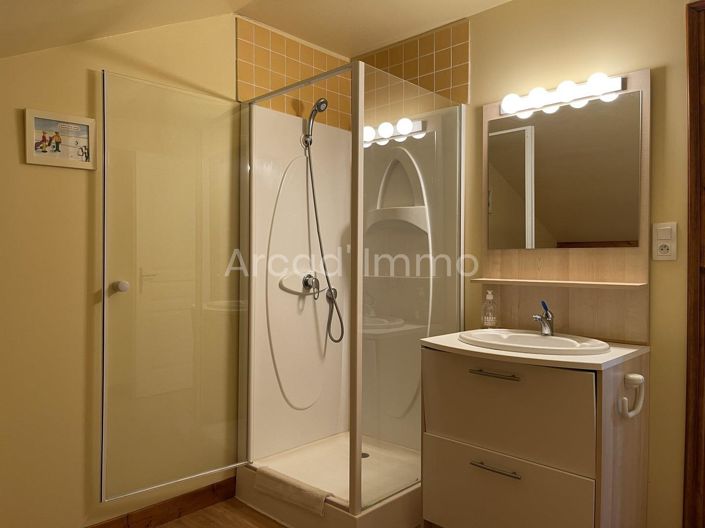 Image No.8-5 Bed House for sale